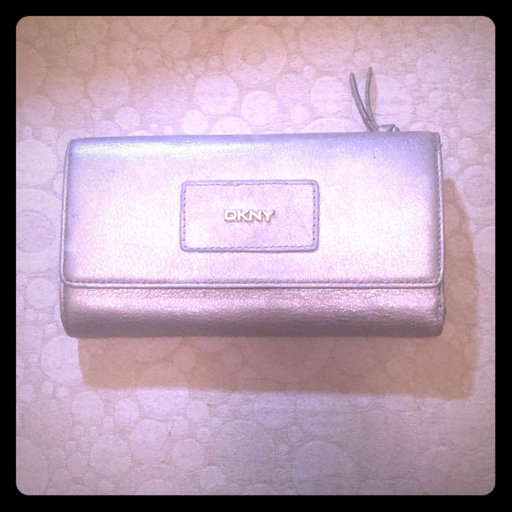 🎀Silver DKNY Wallet🎀